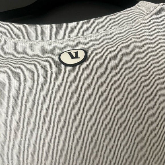 Vuori Long Sleeve Textured Chilled Out Top Houndstooth - Picture 6 of 8